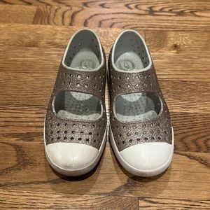 Native juniper metallic bling. Size 12 GUC